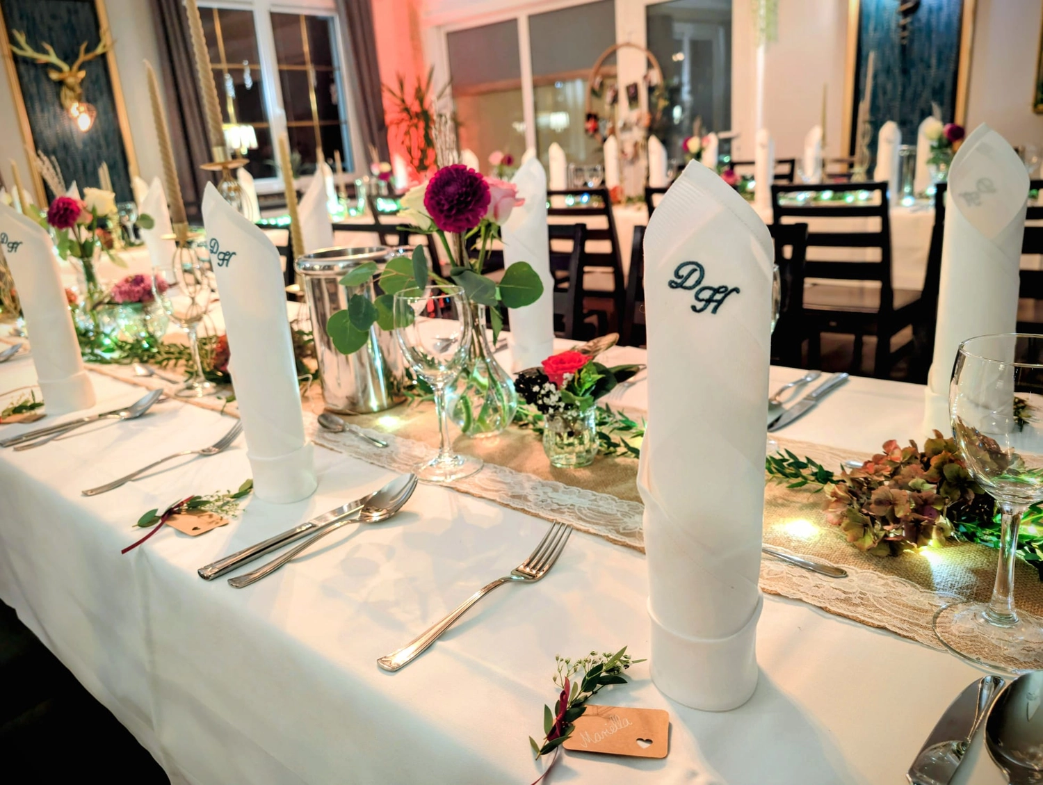 Deutsches Haus - Restaurant - Esstisch