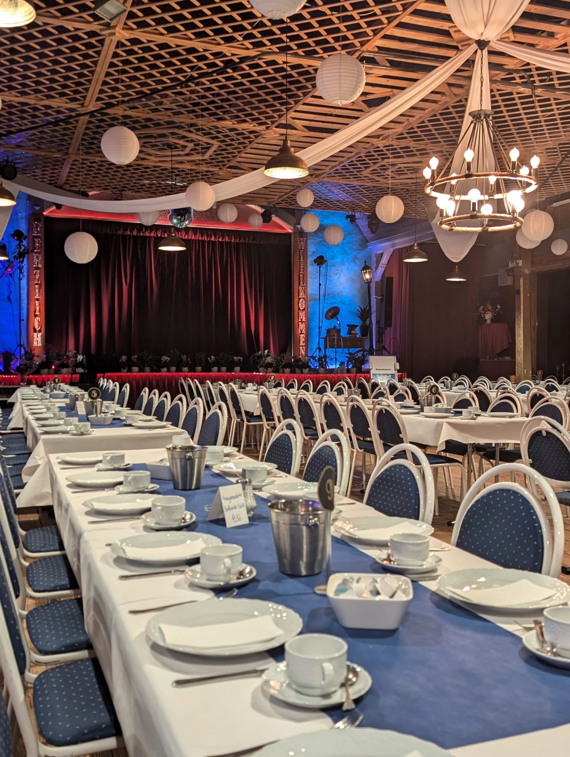 Deutsches Haus - Restaurant - Esstisch